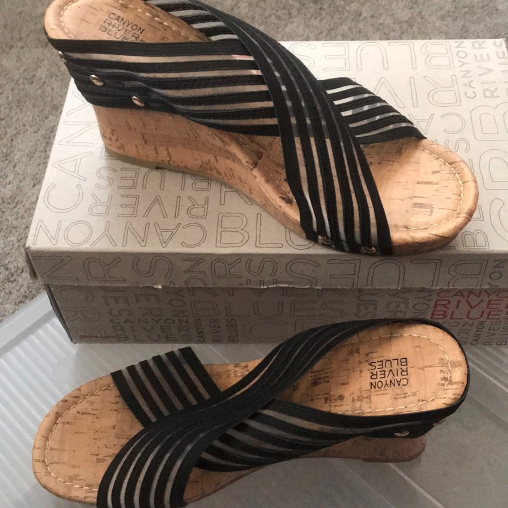 Gorgeous heeled sandals!